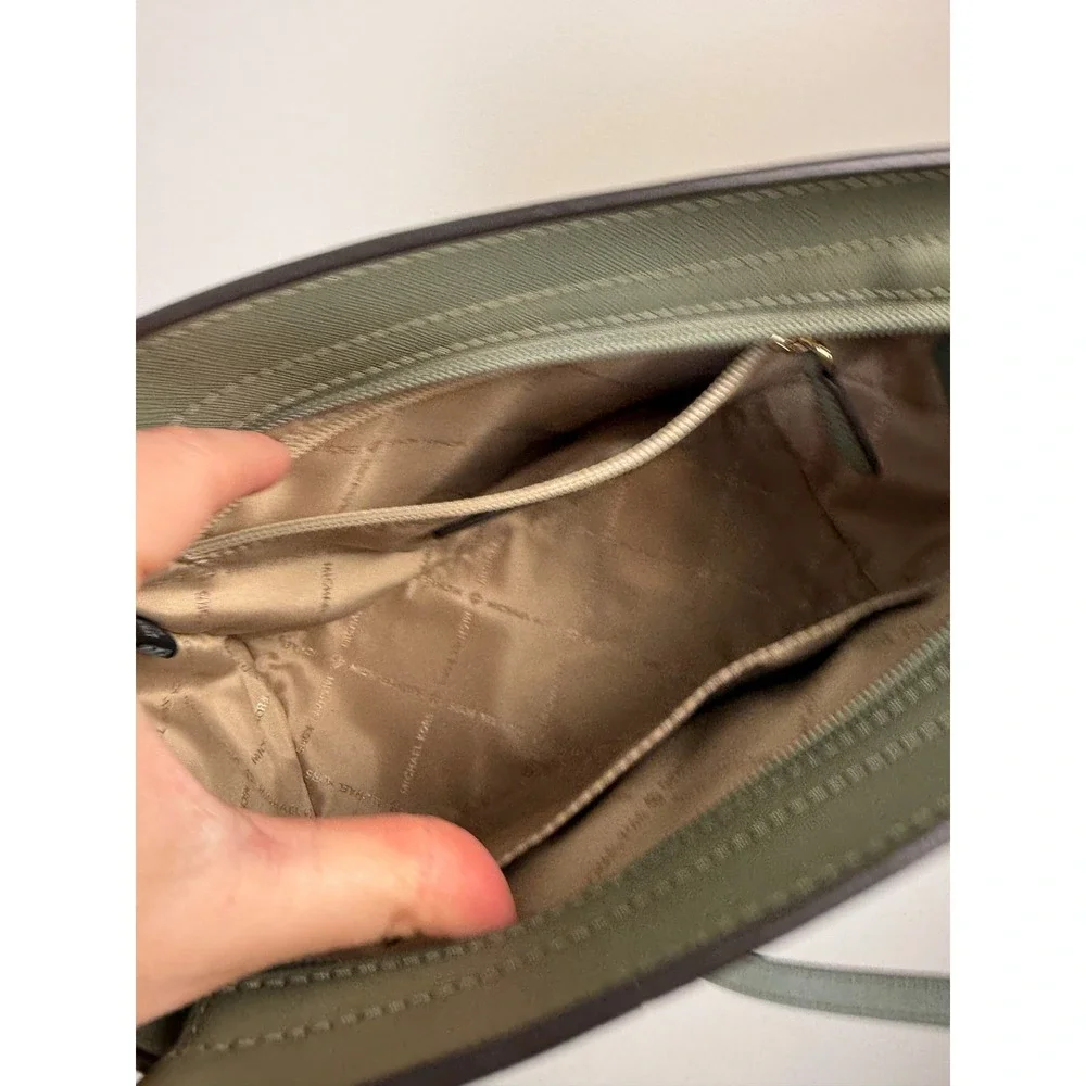 Michael Kors Messenger Bag Medium Olive Green Selma Saffiano Leather MK‎ Logo